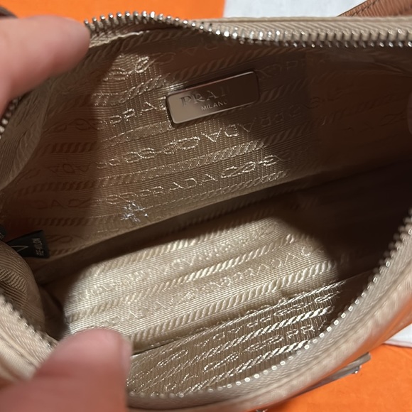 Prada bag - Picture 3 of 6